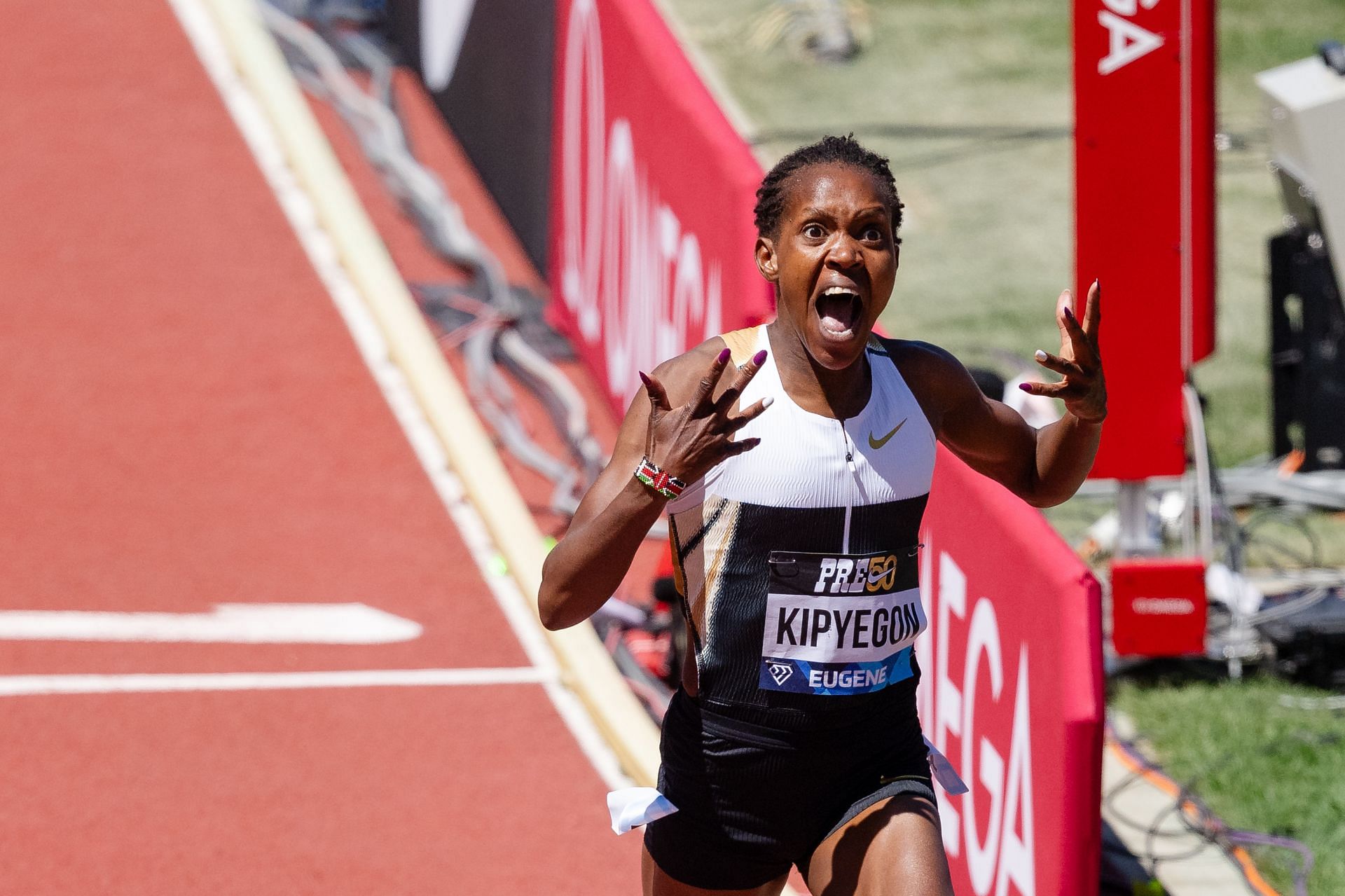 Faith Kipyegon (Image via: Getty)